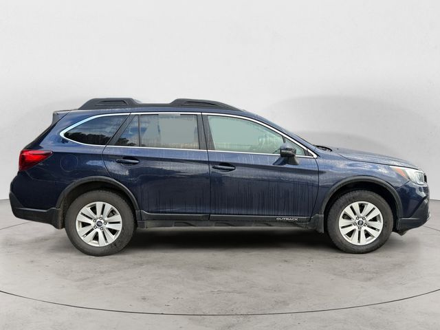 2018 Subaru Outback 2.5i Premium photo 4