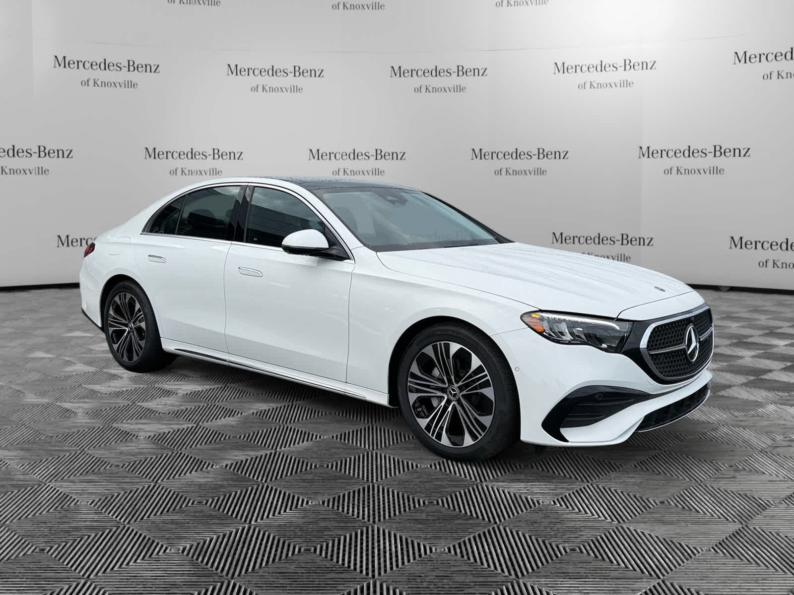 2025 Mercedes-Benz E-Class E350 - Photo 7