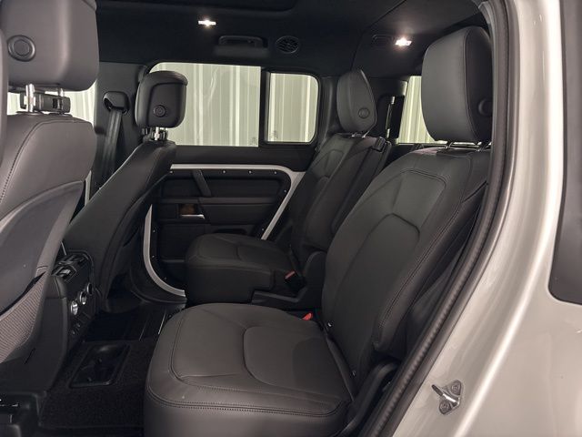 2025 Land Rover Defender 130 X-Dynamic SE photo 20
