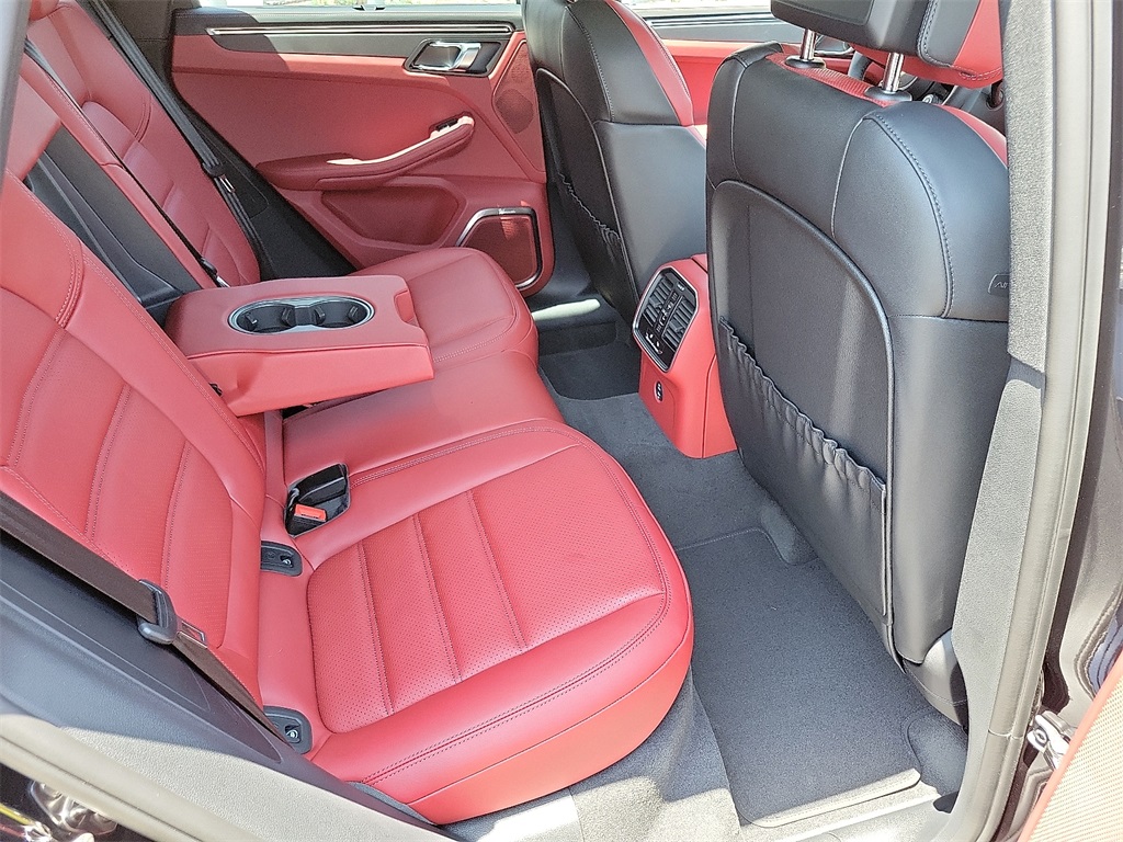 2025 Porsche Macan GTS photo 23