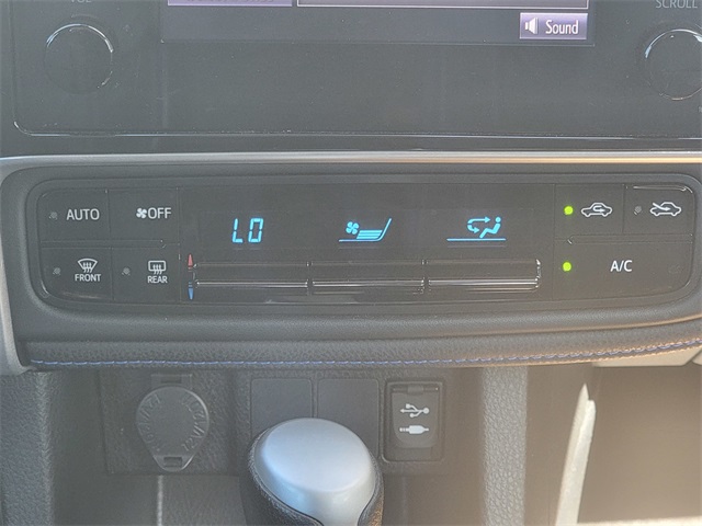 2018 Toyota Corolla SE photo 24