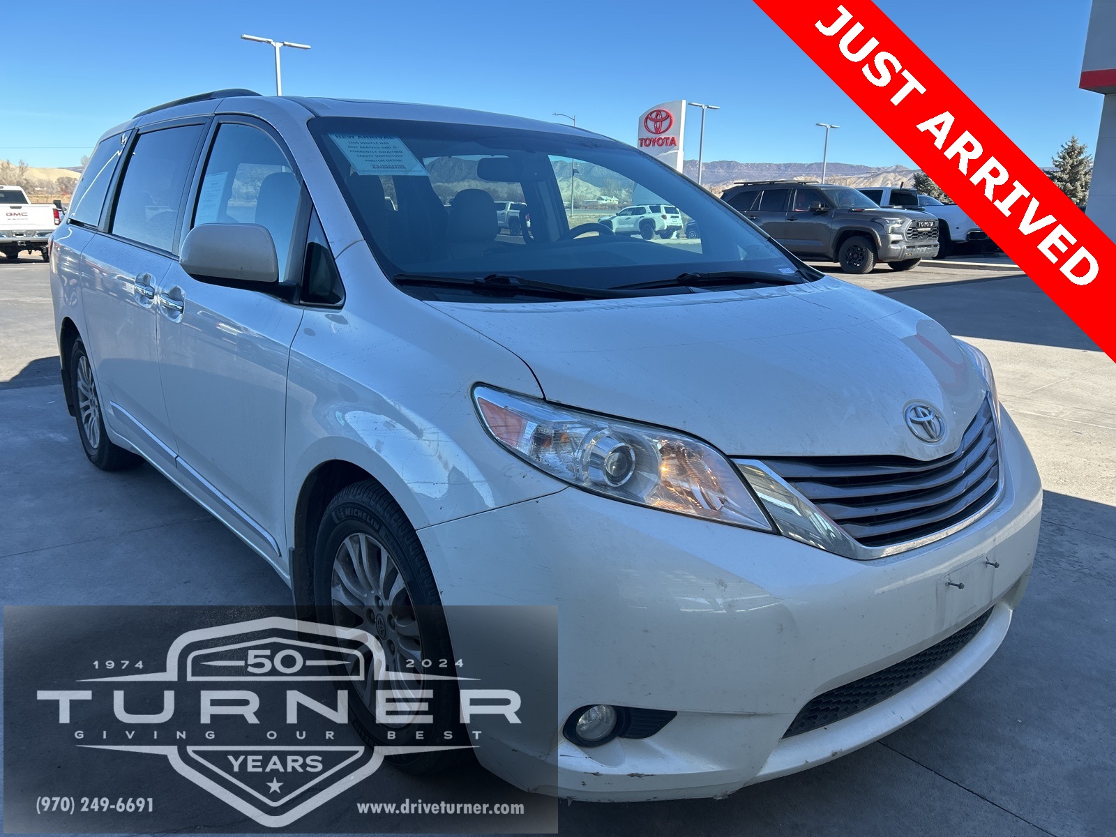 2015 Toyota Sienna XLE's photo