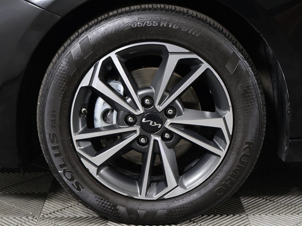2024 Kia Forte LXS photo 18