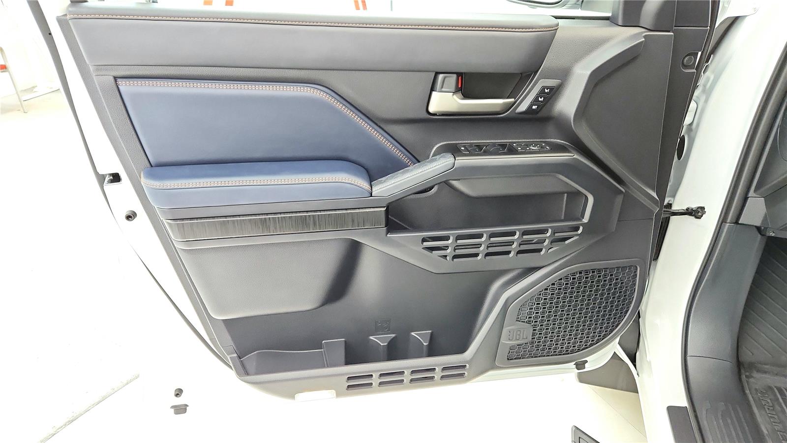 2025 Toyota 4Runner photo 18