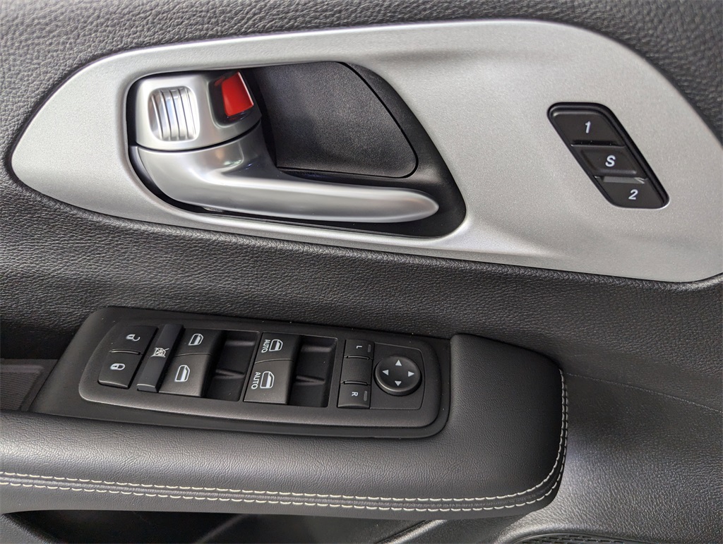 2024 Chrysler Pacifica Touring L photo 15