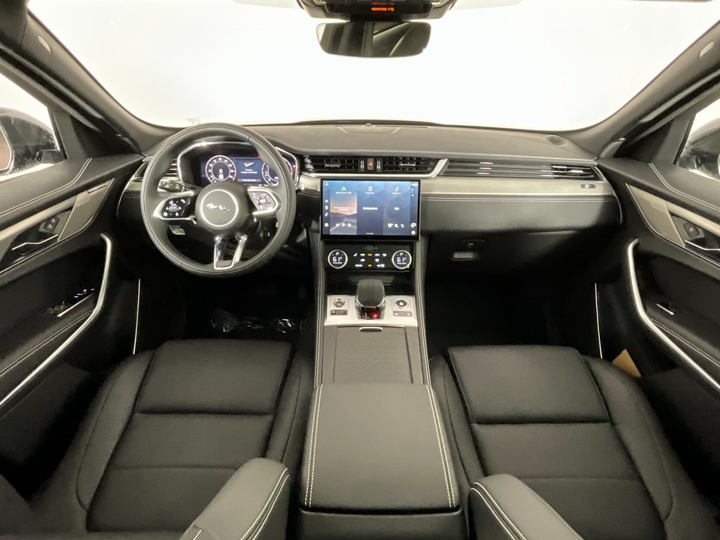 2025 Jaguar F-PACE P250 R-Dynamic S photo 3