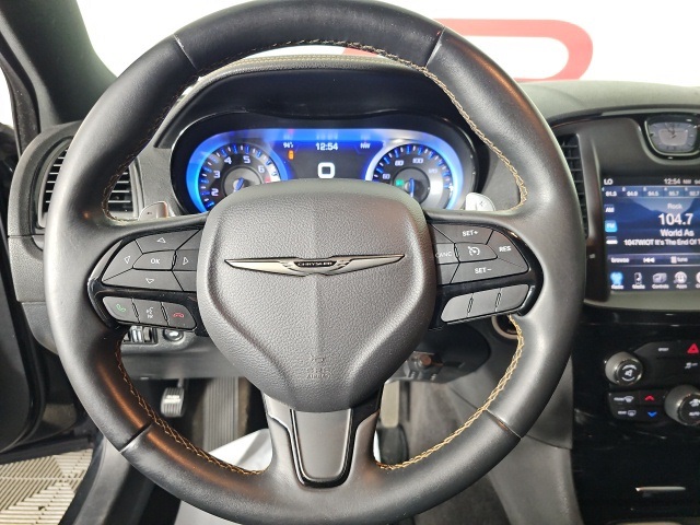 2016 Chrysler 300 S photo 12