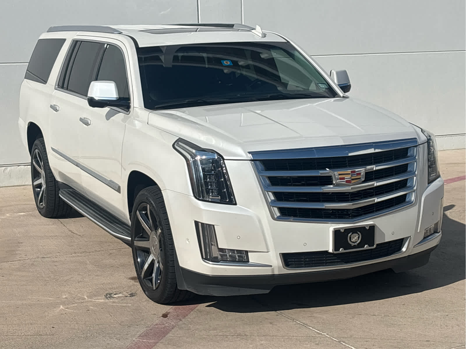 2018 Cadillac Escalade ESV Luxury photo 3