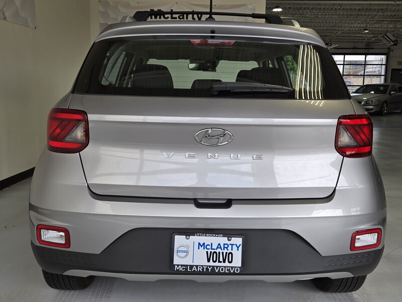 2023 Hyundai Venue SEL photo 3
