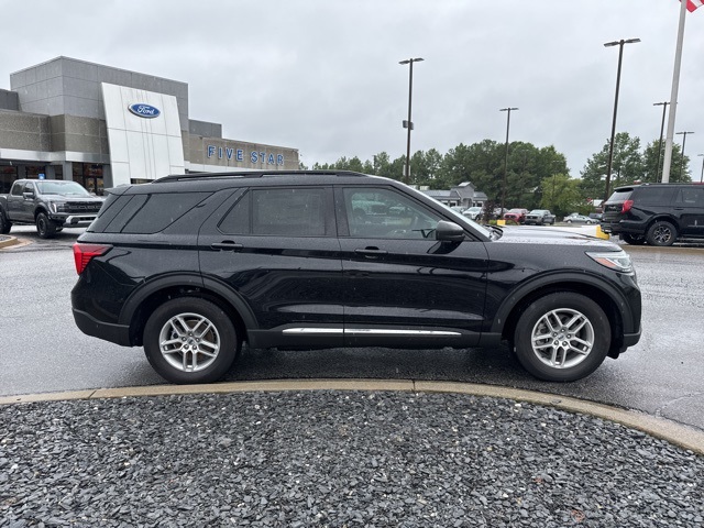 2025 Ford Explorer photo 10
