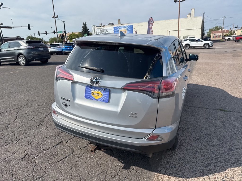 2017 Toyota RAV4 LE photo 10