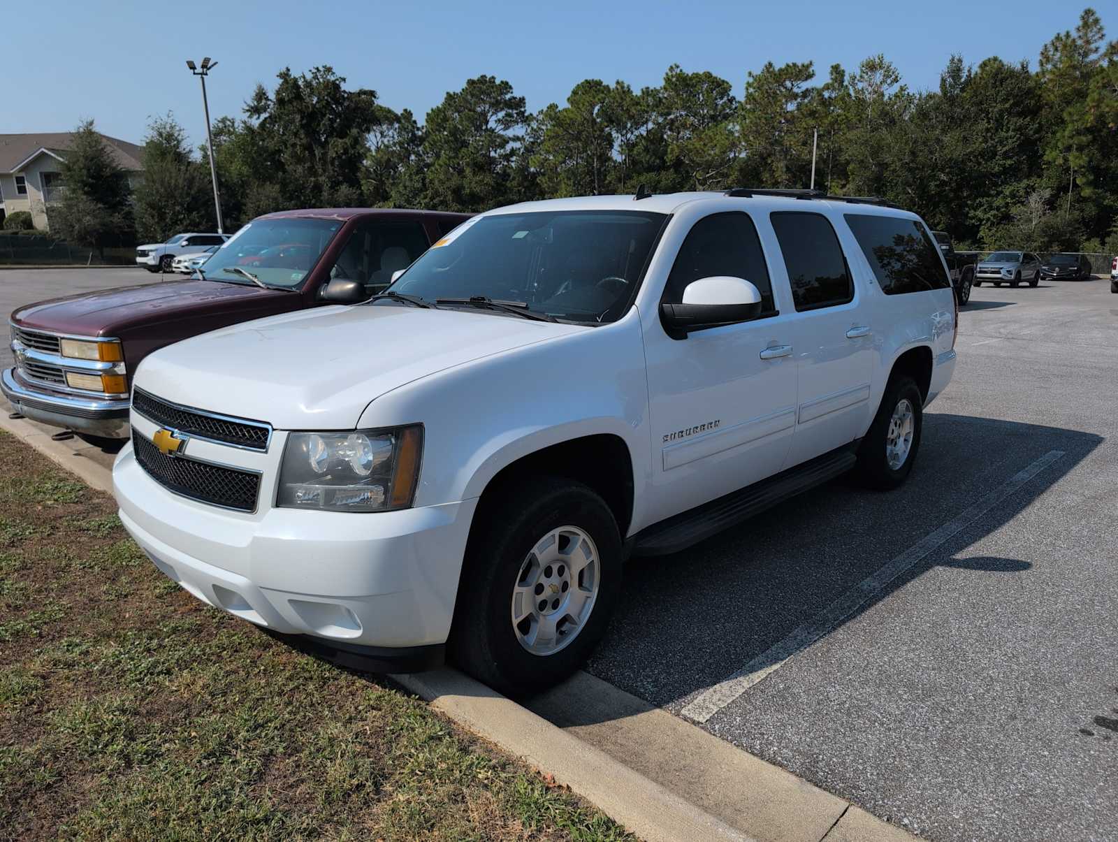 2014 Chevrolet Suburban LT photo 2