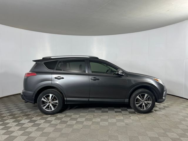 2016 Toyota RAV4 XLE photo 4