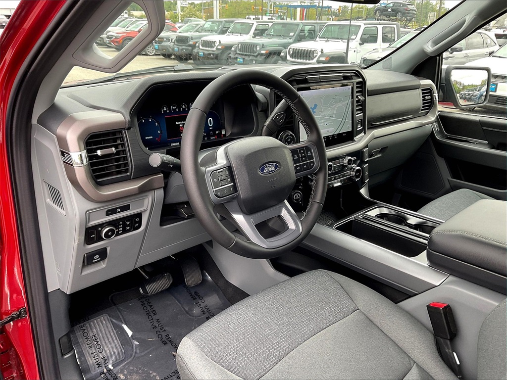 2025 Ford F-150 XLT photo 8