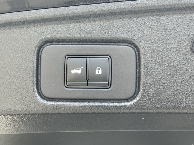 2022 Nissan Pathfinder SL photo 13