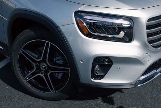 2026 Mercedes Benz GLB 250 photo 3