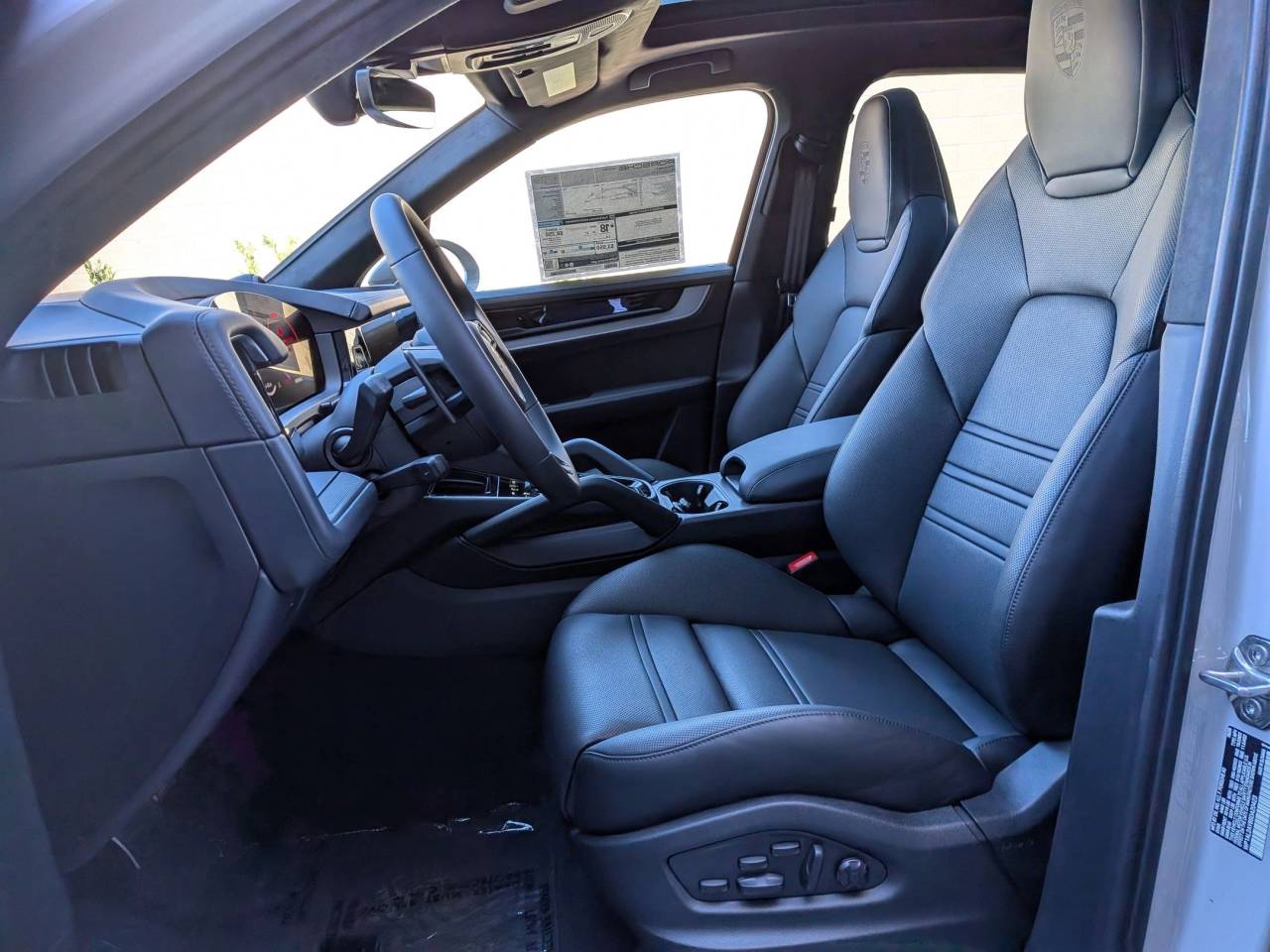 2025 Porsche Cayenne S photo 4