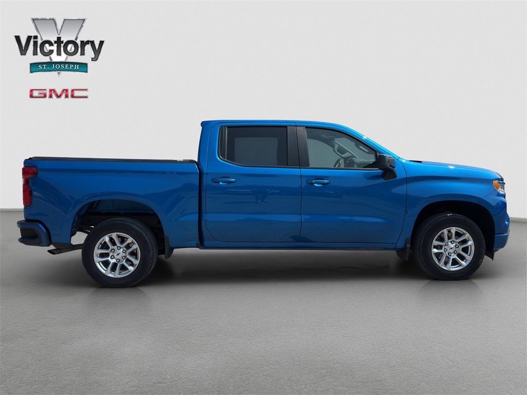 2022 Chevrolet Silverado RST photo 12