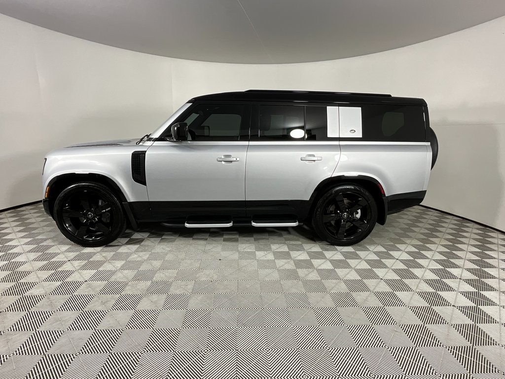 2023 Land Rover Defender 130 X-Dynamic SE photo 2