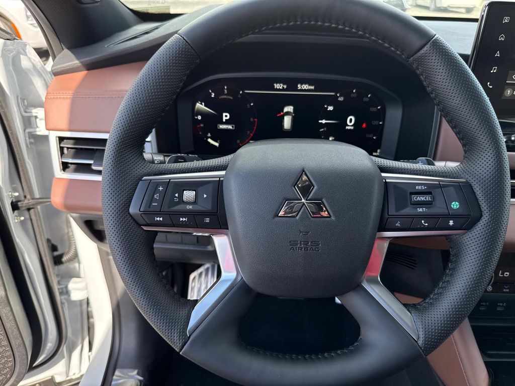 2025 Mitsubishi Outlander SEL photo 32