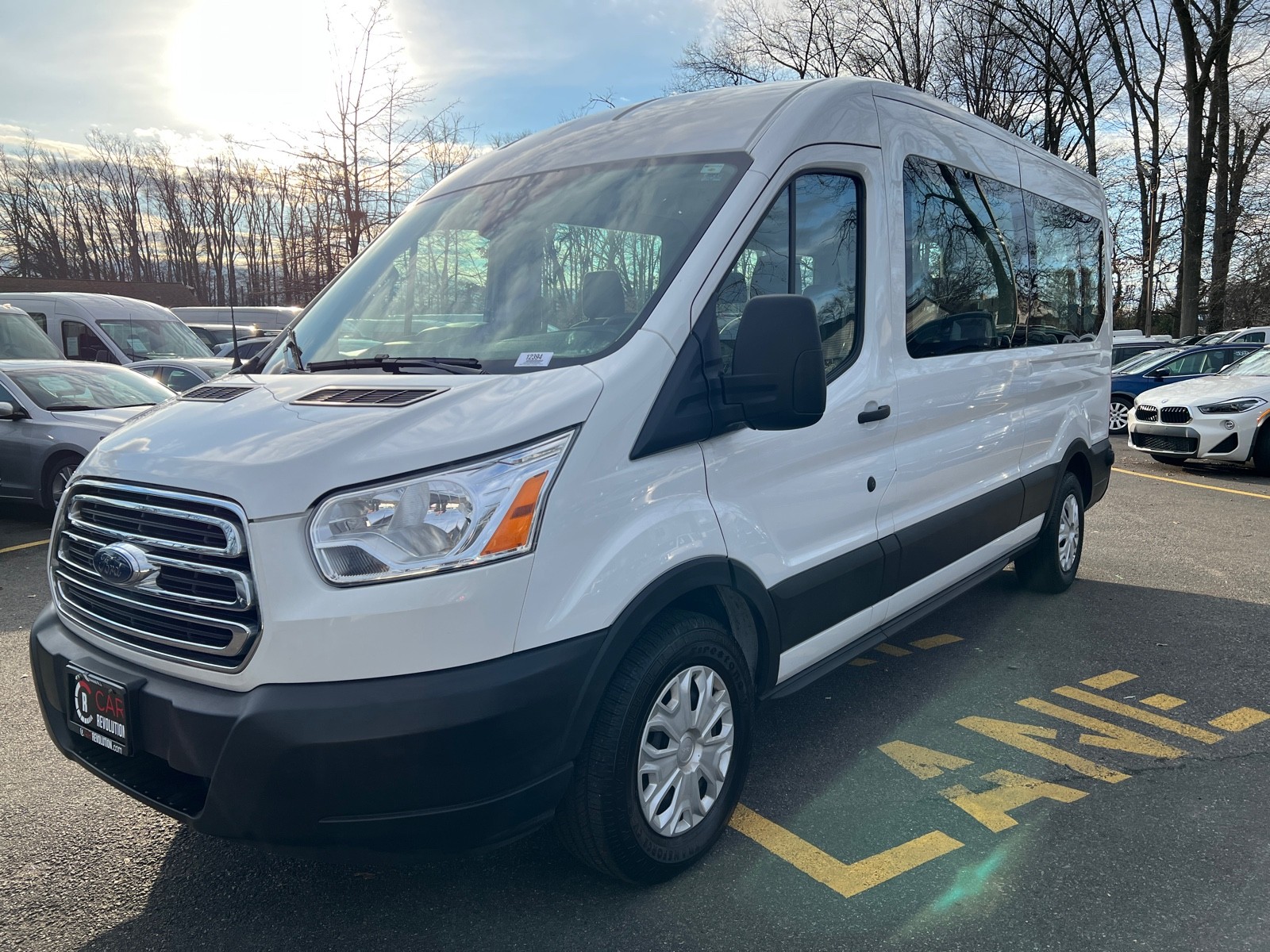 2019 Ford Transit Passenger XLT photo 4