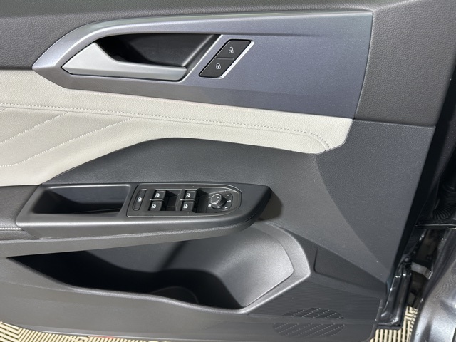 2025 Volkswagen Taos SEL photo 13