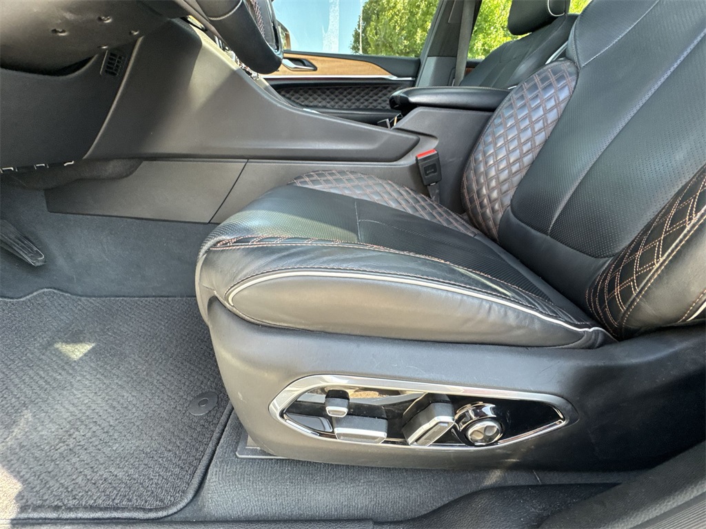 2023 Jeep Grand Cherokee Summit photo 12