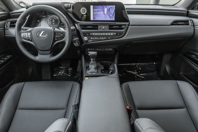 2025 Lexus ES 300h photo 5