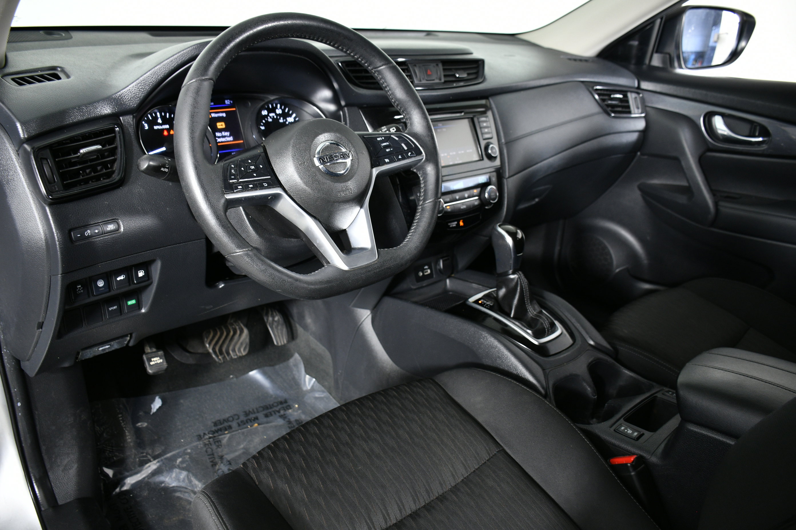 2020 Nissan Rogue SV photo 17