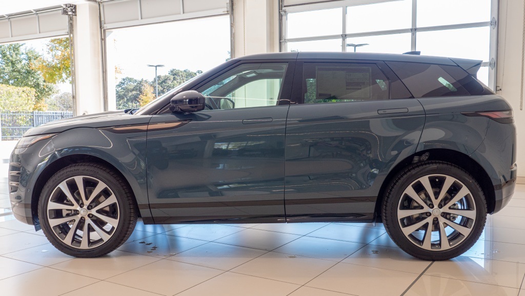 2025 Land Rover Range Rover Evoque photo 4
