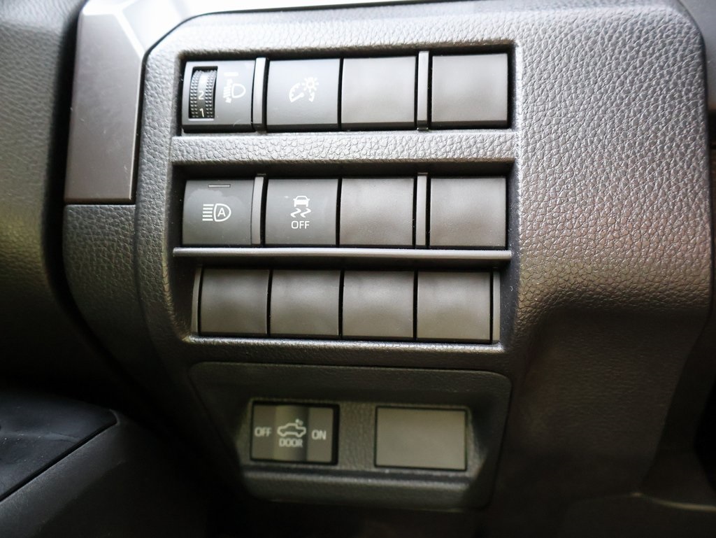 2025 Toyota Tacoma TRD Off-Road photo 27