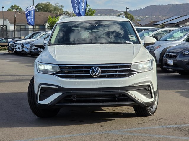 2023 Volkswagen Tiguan SE photo 2