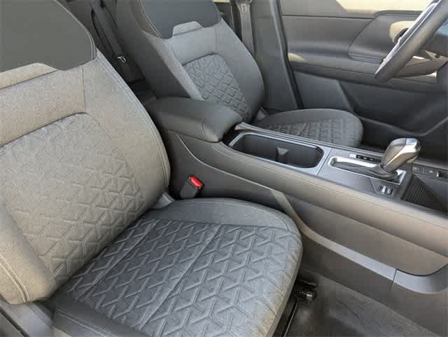 2025 Nissan Kicks SV photo 9