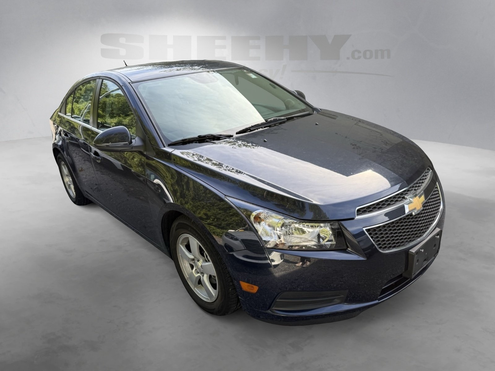 2014 Chevrolet Cruze photo 2