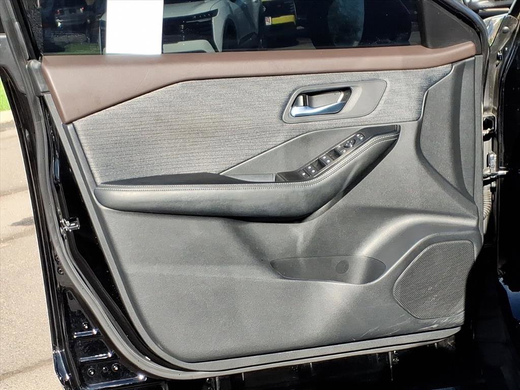 2023 Nissan Rogue SV photo 19