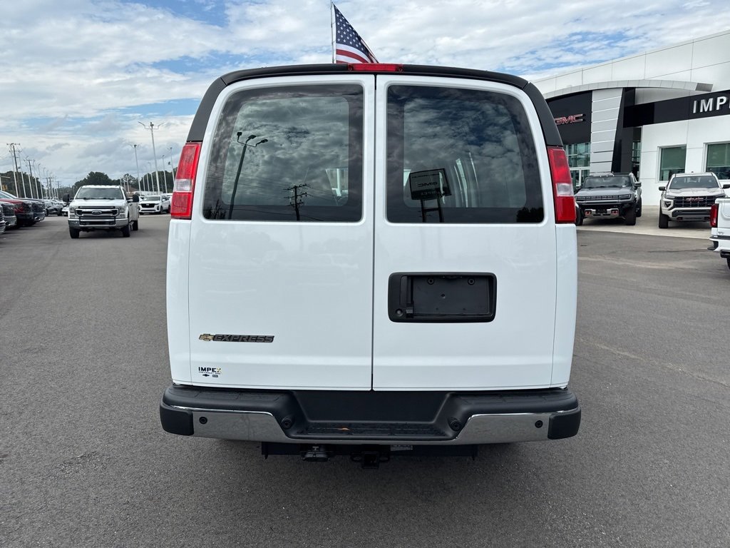 2025 Chevrolet Express 2500 Work Van photo 4