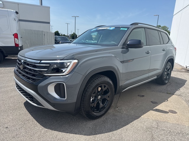 2025 Volkswagen Atlas Peak Edition SE photo 6