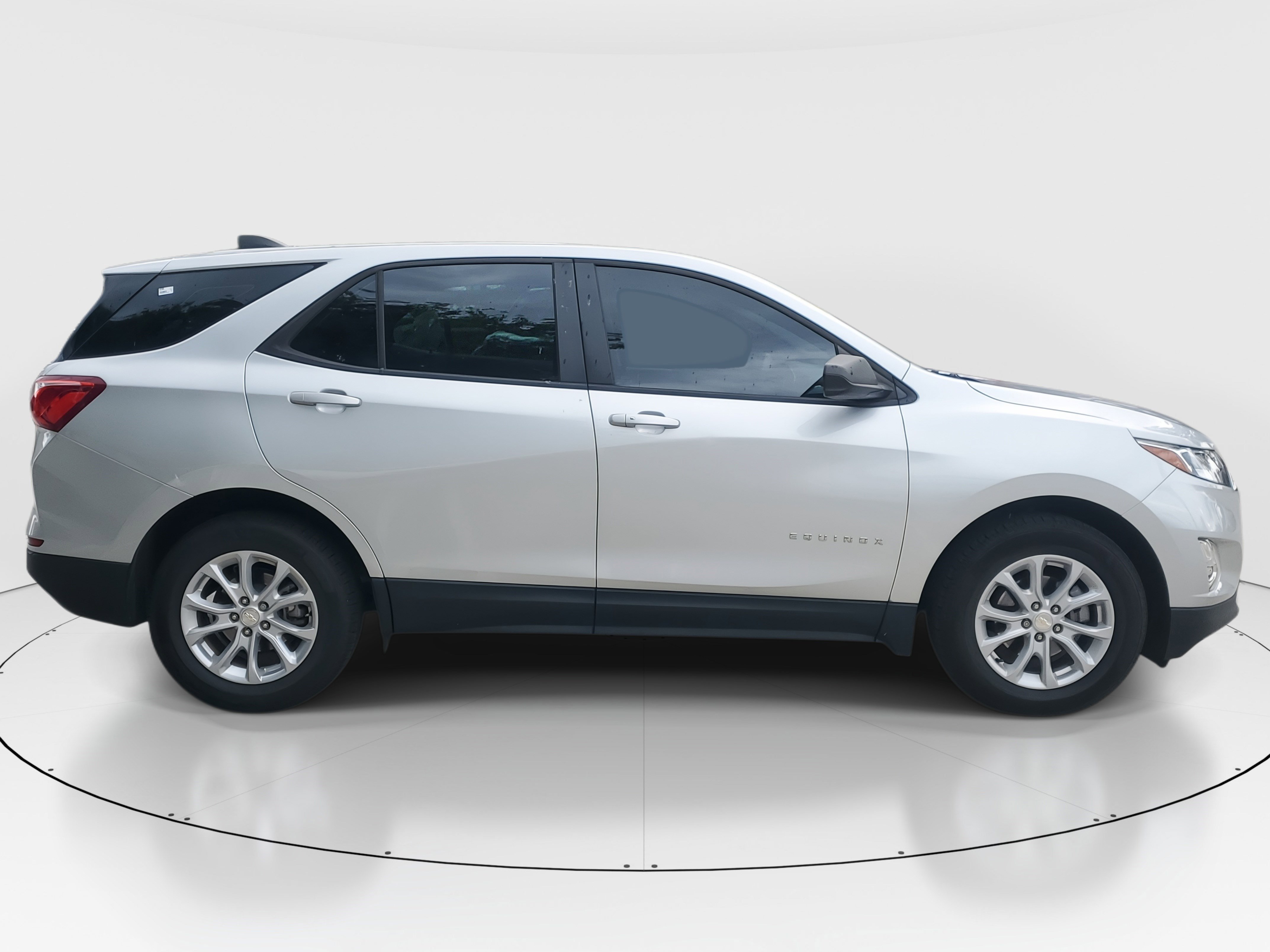2020 Chevrolet Equinox LS photo 2