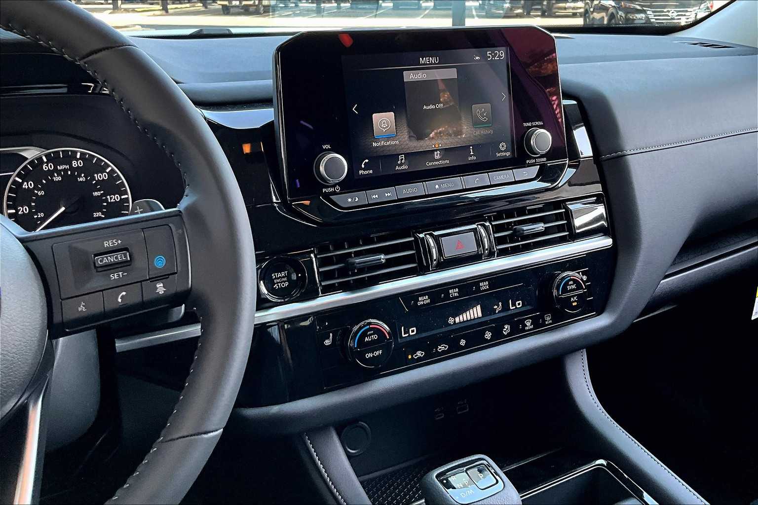2025 Nissan Pathfinder SV photo 6