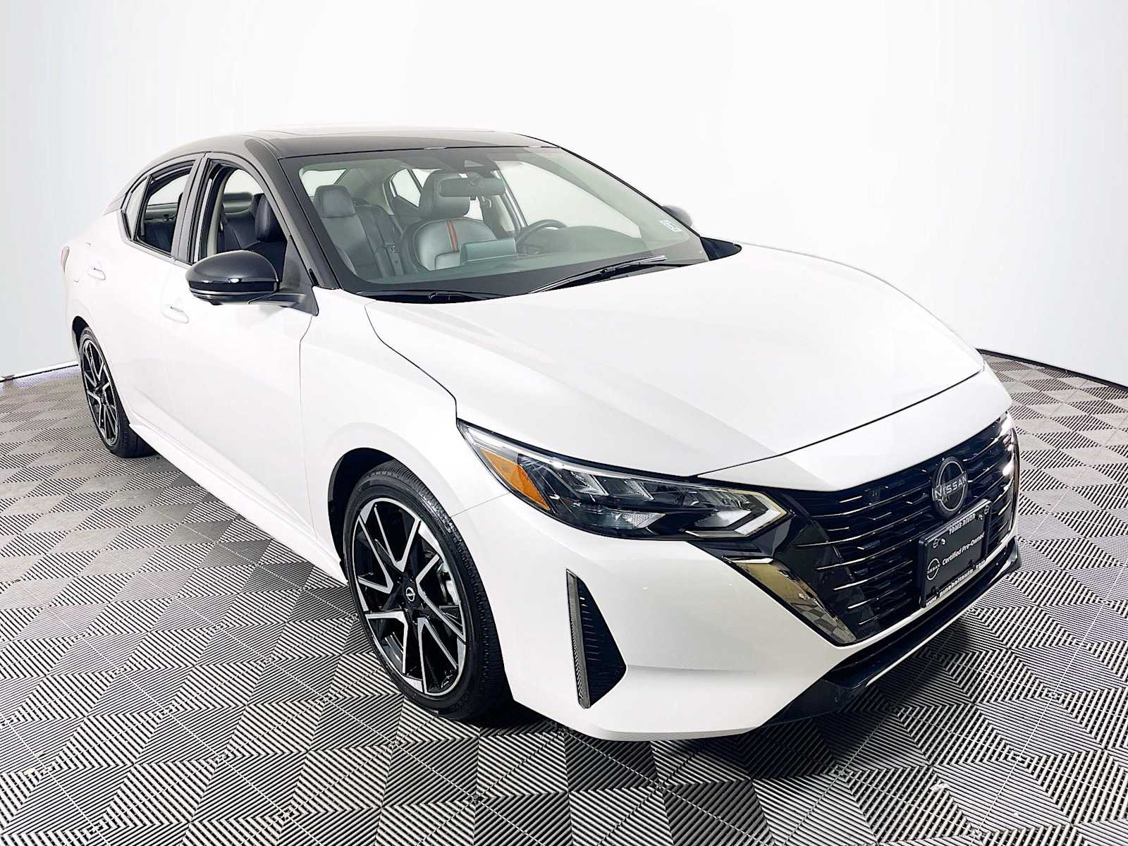 2024 Nissan Sentra SR photo 3
