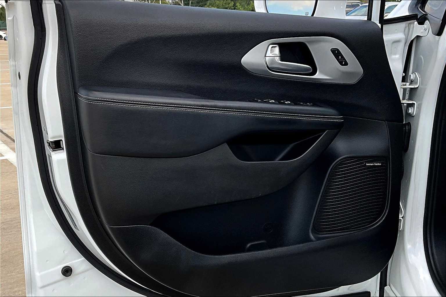 2018 Chrysler Pacifica Limited photo 18