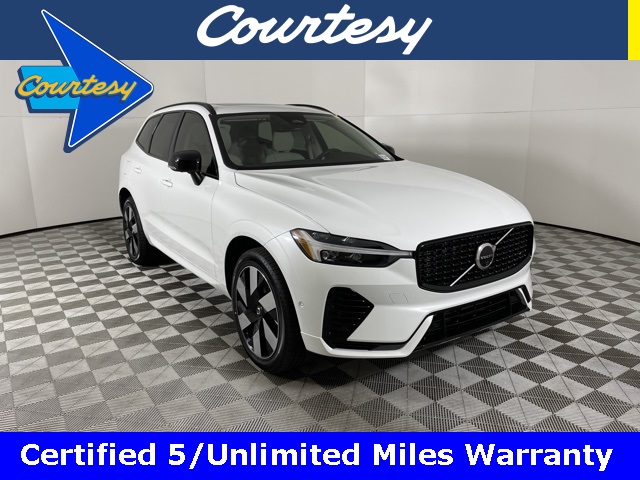 2024 Volvo XC60 Plus's photo