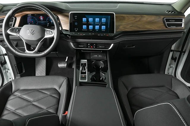2025 Volkswagen Atlas SE Technology photo 16