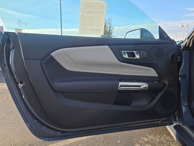2025 Ford Mustang GT Premium photo 12