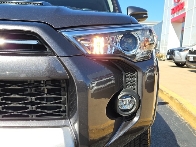 2023 Toyota 4Runner TRD Off-Road Premium photo 2