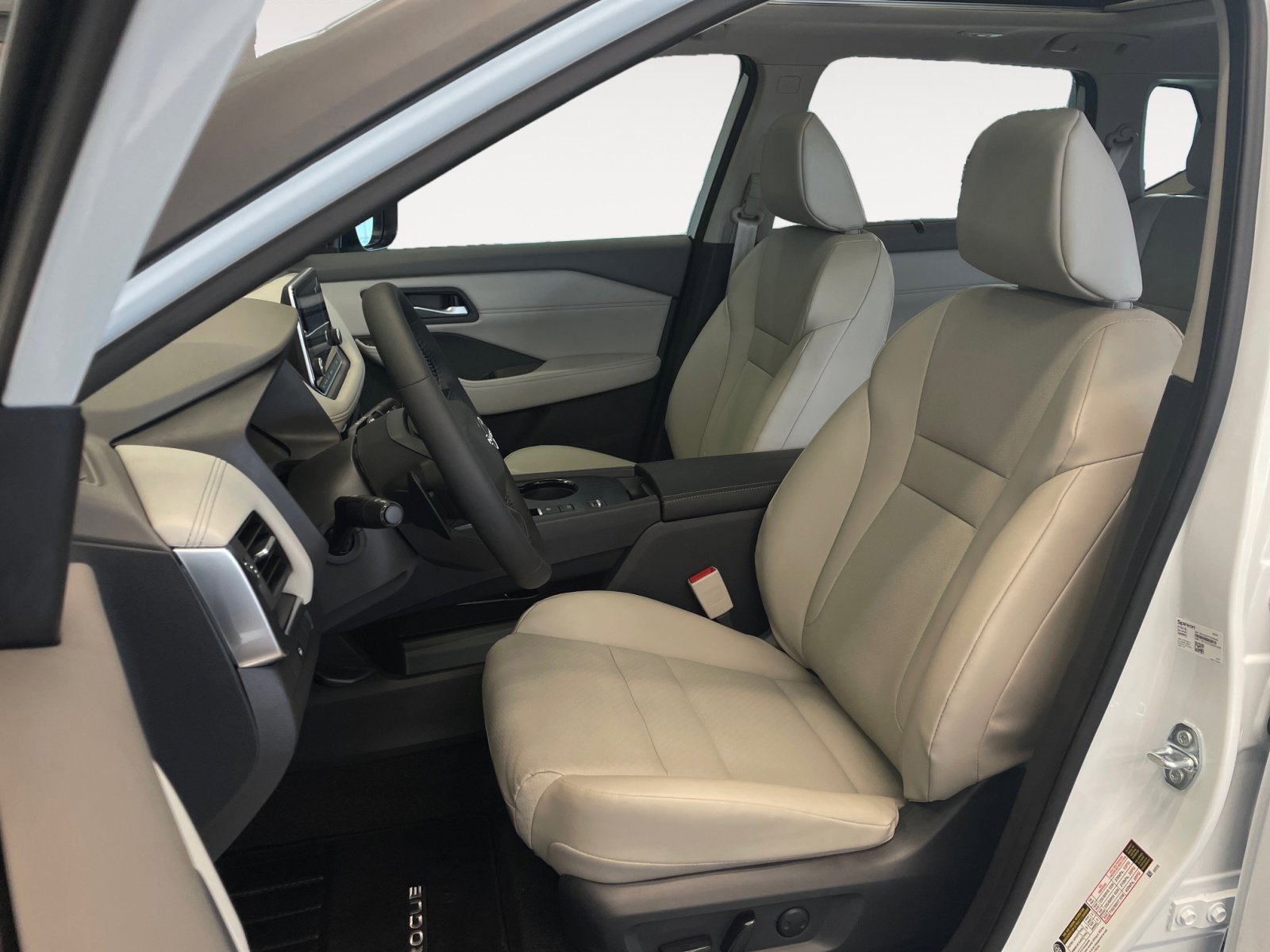 2025 Nissan Rogue SV photo 21