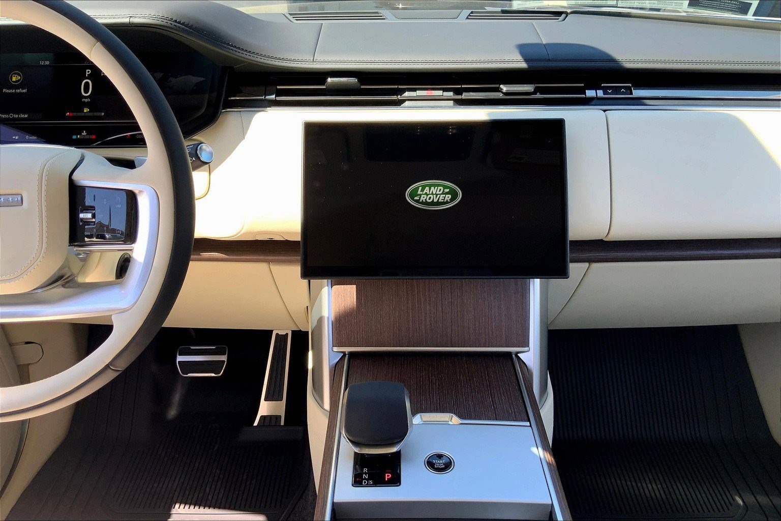 2025 Land Rover Range Rover SE photo 4
