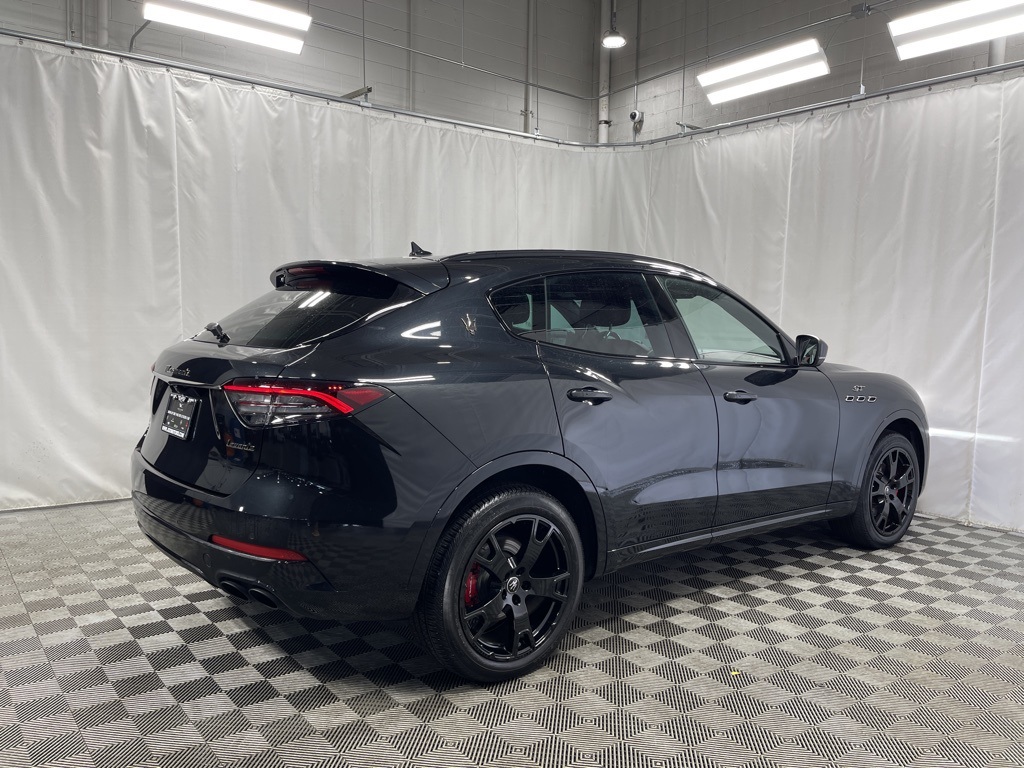 2022 Maserati Levante GT photo 3