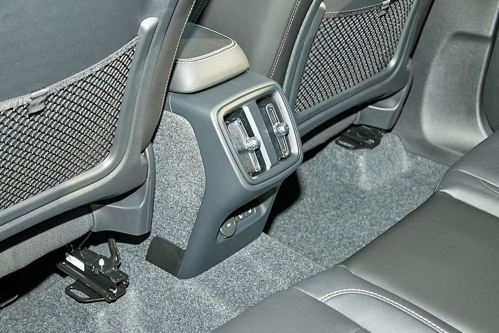 2026 VOLVO XC40 - Image 20