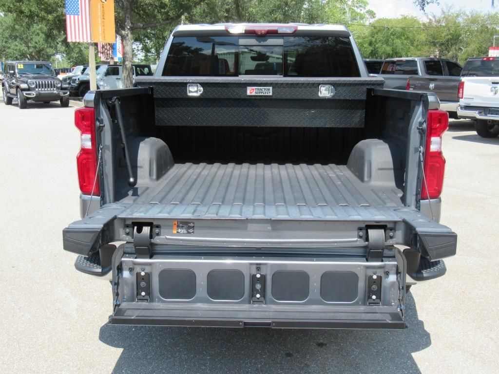 2022 Chevrolet Silverado 1500 LTZ photo 6